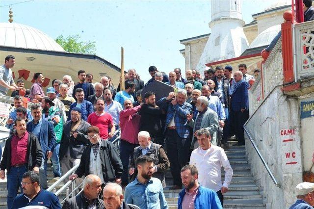 1 Mayısta İş Kazasında &Ouml;len Gen&ccedil; İş&ccedil;i G&ouml;z Yaşlarıyla Uğurlandı 1