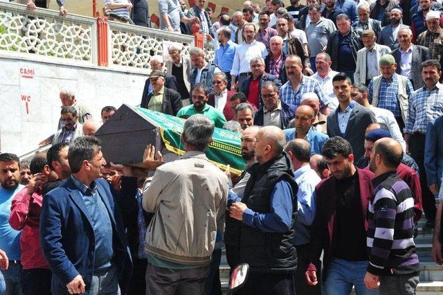 1 Mayısta İş Kazasında &Ouml;len Gen&ccedil; İş&ccedil;i G&ouml;z Yaşlarıyla Uğurlandı 2