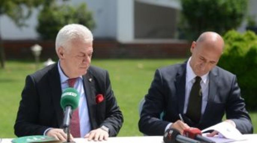 Bursaspor Yeni Teknik Direkt&ouml;r&uuml;n&uuml; A&ccedil;ıkladı