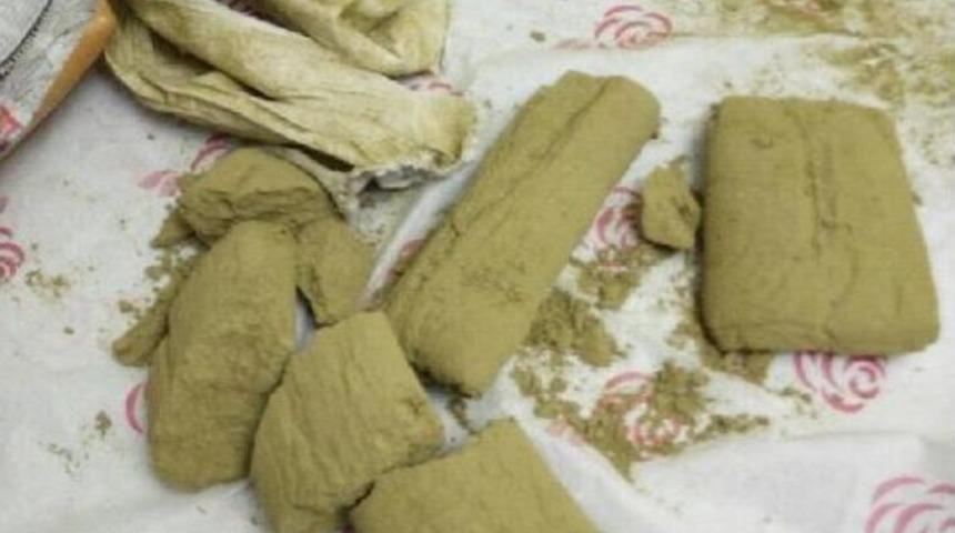 &Ccedil;antasından Uyuşturucu &Ccedil;ıktı, Kocasını Su&ccedil;ladı