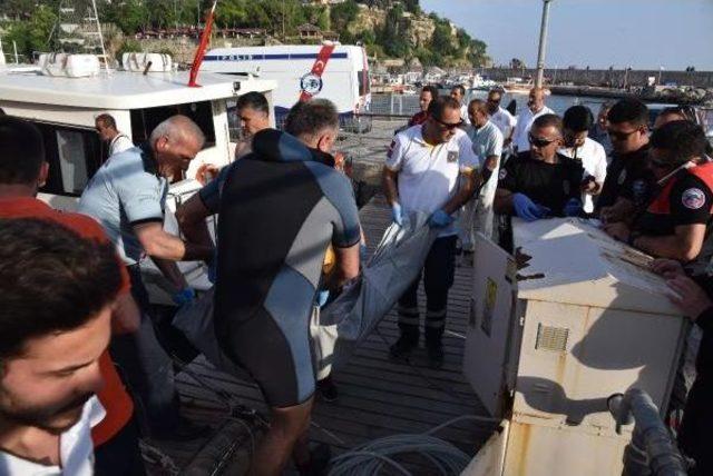 Antalya da Denizde Erkek Cesedi Bulundu 1