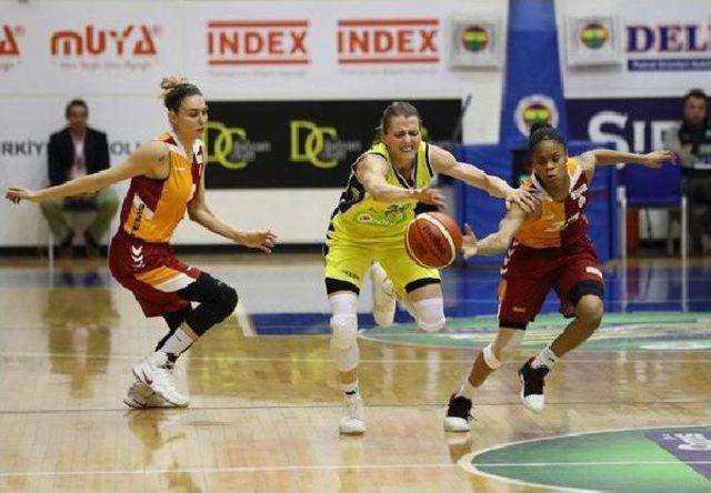 Fenerbahçe Kadın Basketbol Takımı, Yarı Final Serisinde 2-0 Öne Geçti