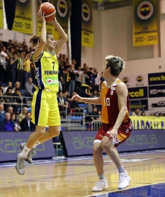 Fenerbahçe Kadın Basketbol Takımı, Yarı Final Serisinde 2-0 Öne Geçti