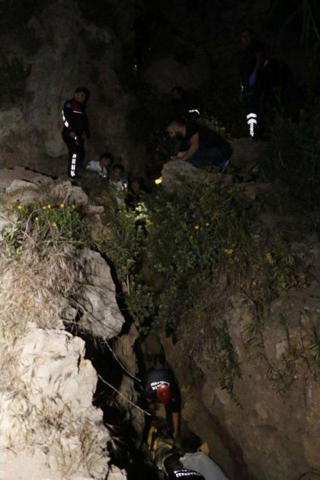 Alkollü Kadın, Tuvalet Ihtiyacı Için Gittiği Falezlerden Düştü