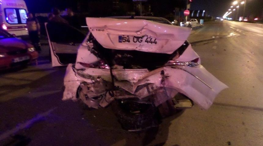 Sakarya&rsquo;da Zincirleme Trafik Kazası: 2 Yaralı