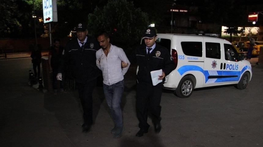 Otob&uuml;steki Torbacı, İzmit&rsquo;teki Molada Kusunca Yakayı Ele Verdi