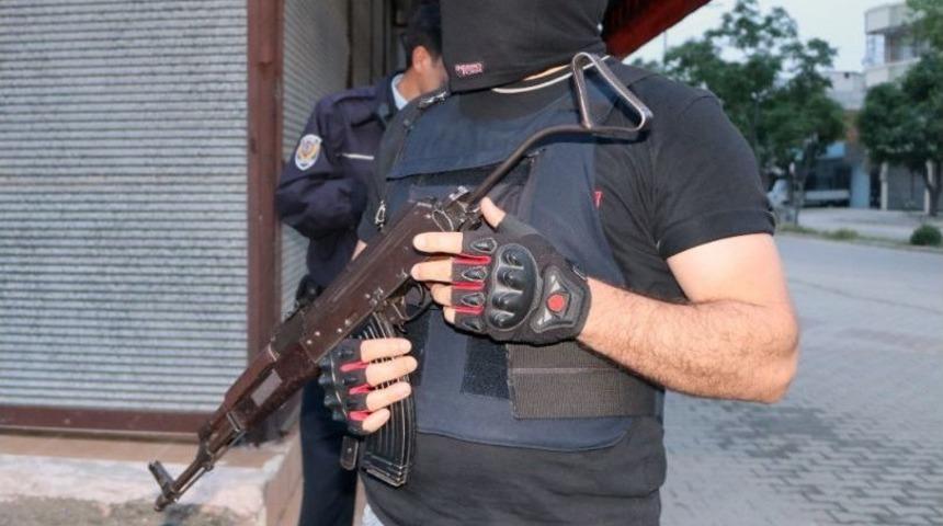 Adana&rsquo;da &lsquo;torbacı&rsquo; Operasyon: 5 G&ouml;zaltı
