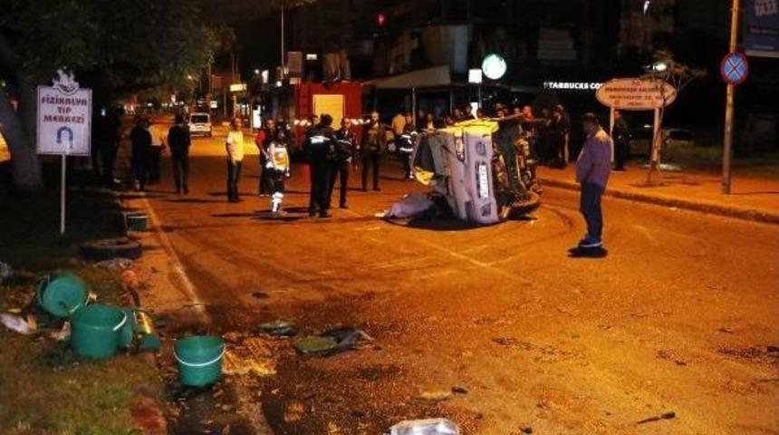 Antalya'da Aşırı Hız Kazası: 1 &Ouml;l&uuml;, 1 Yaralı