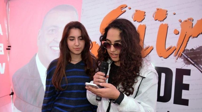 Gen&ccedil;ler, Nazım Hikmet Şiir G&uuml;nleri İ&ccedil;in Şiir Okudu