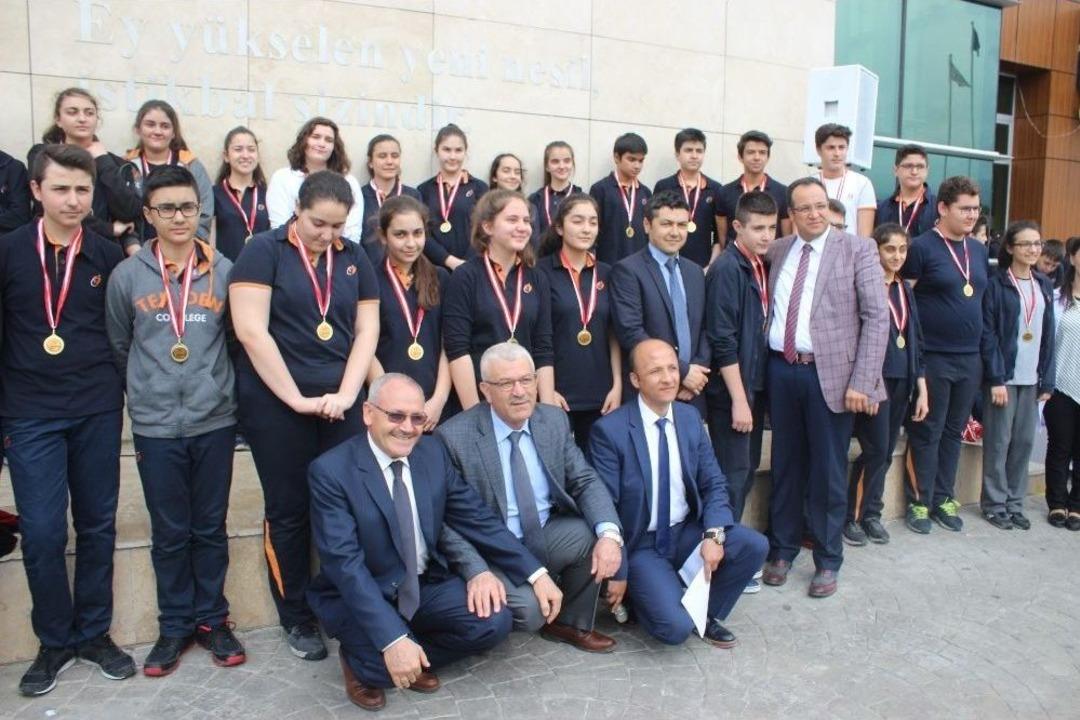 Tekden Ortaokulu&rsquo;nda &lsquo;mehterli&rsquo; Teog Kutlaması