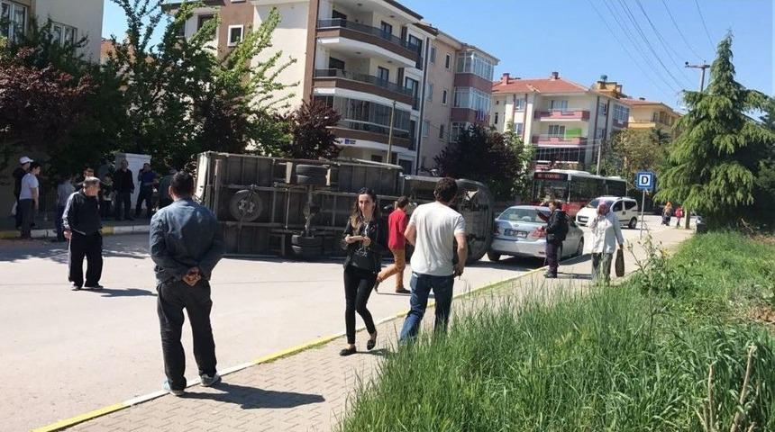 (&ouml;zel Haber) Otob&uuml;s&uuml;n Kamyonete &Ccedil;arpma Anı B&ouml;yle G&ouml;r&uuml;nt&uuml;lendi