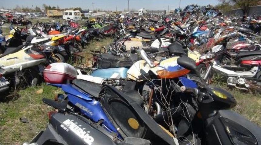 Konya&rsquo;Da Yediemin Otoparkları, Motosiklet Mezarlığı Oldu