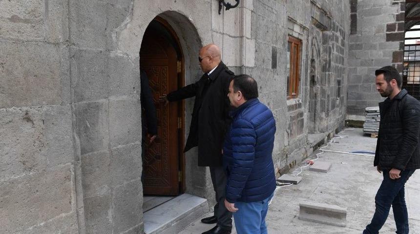 Murat Paşa Kent Meydanı Tamamlanıyor