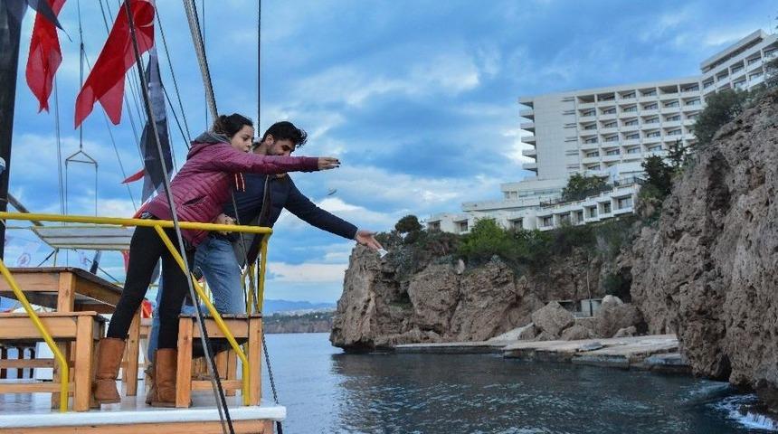 Dilekler Akdeniz&rsquo;in Maviliklerine