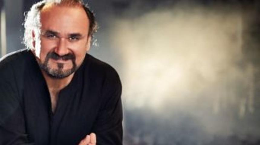 Hakan Aysev Antdob Sahnesinde