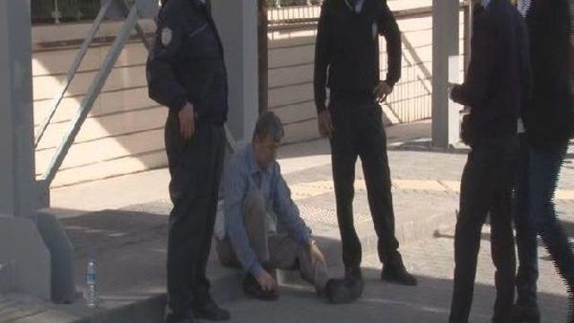 Polisin 'dur' Ikazına Uymayan Bir Kişi Bacağından Vurularak Yakalandı (2)