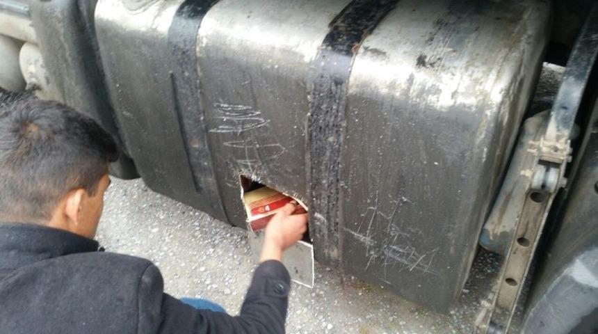 Tırın Yakıt Deposundan 3 Bin Paket Ka&ccedil;ak Sigara &Ccedil;ıktı