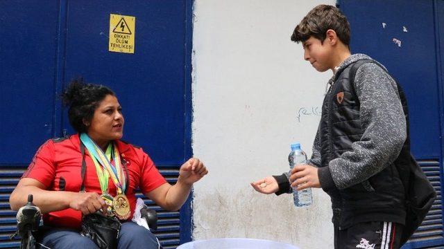 (özel Haber) Şampiyondan Cumhurbaşkanına Anlamlı Hediye