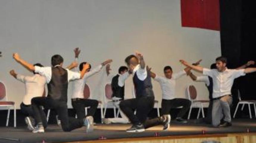 G&uuml;r&uuml;n T&uuml;rk Telekom Lisesi Yıl Sonu Gecesinde Buluştu