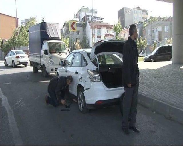 Sefaköy'de Yolcu Minibüsü Kaza Yaptı:6 Yaralı