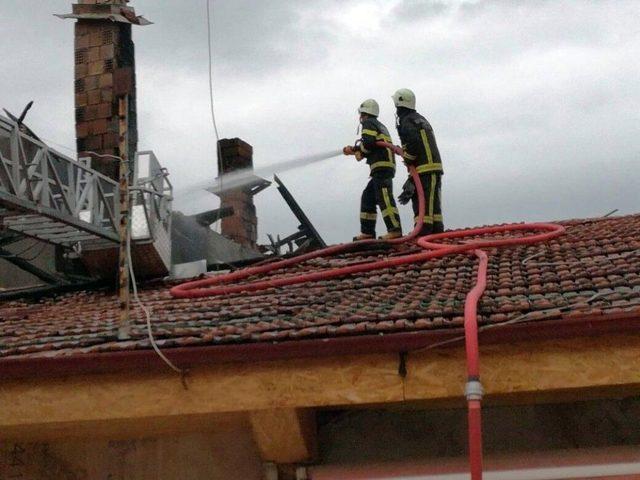 Akçadağ’da İş Yeri Yangını Korkuttu