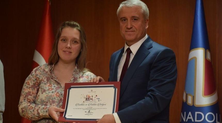 Anadolu &Uuml;niversitesi&rsquo;nde Pts 5. Sertifika T&ouml;reni Ve Sergisi