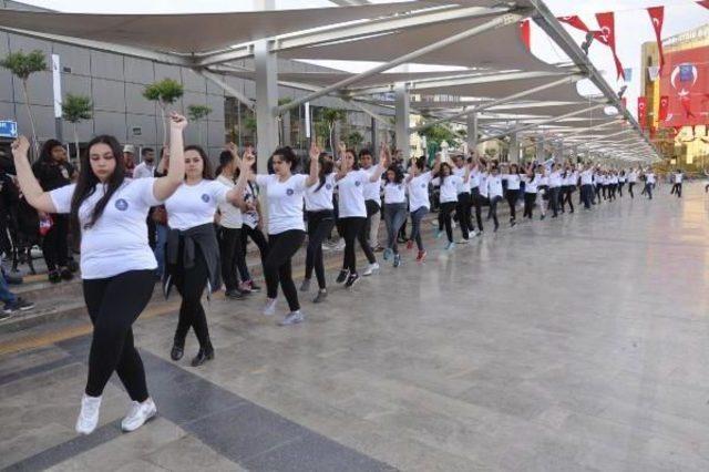 Zeybek Oyunu Provası Vatandaşlarla Renklendi 2