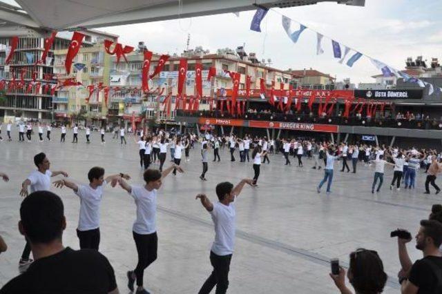 Zeybek Oyunu Provası Vatandaşlarla Renklendi 3