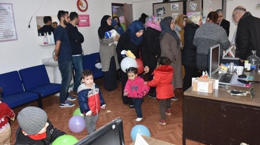 Suriyeli &Ccedil;ocuklara Aşı Yapılıyor