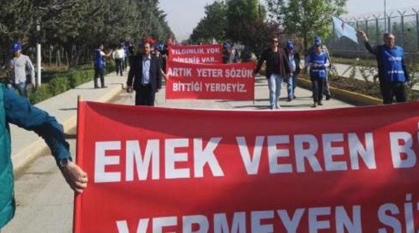 T&uuml;praş Iş&ccedil;ileri, 'tam G&uuml;n Iş Başı Yapmama' Eylemine Başladı