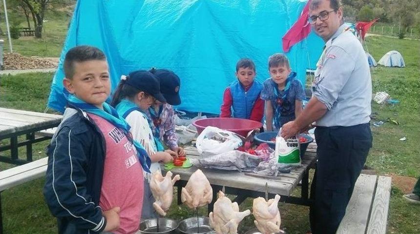 İzci &Ouml;ğrencilerin Kampında &lsquo;tenekede Tavuk Kebabı&rsquo; Etkinliği