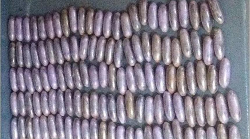 Mideden 120 Kaps&uuml;l İ&ccedil;inde 640 Gram Esrar &Ccedil;ıktı