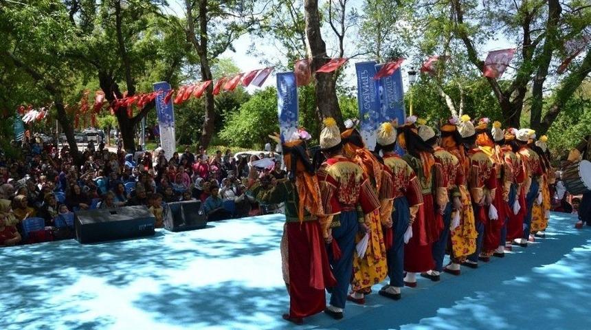 Geleneksel Halk Oyunları Şenliği