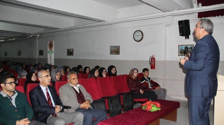 &Uuml;nver, Anadolu İmam Hatip Lisesinde &Ouml;ğrencilerle Buluştu