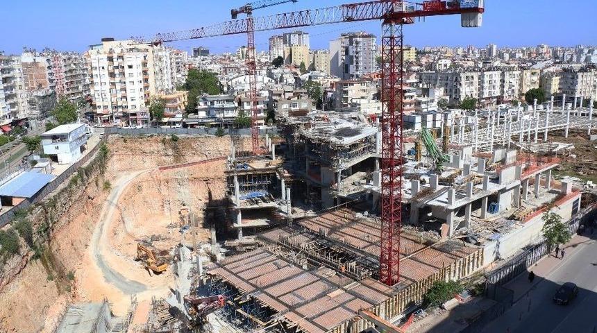 Doğu Garajı K&uuml;lt&uuml;r Ve Ticaret Merkezi Y&uuml;kseliyor