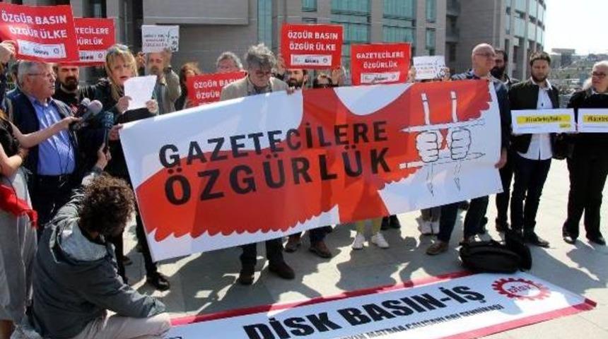 Adliye &Ouml;n&uuml;nde Tutuklu Gazeteciler I&ccedil;in &Ouml;zg&uuml;rl&uuml;k Eylemi