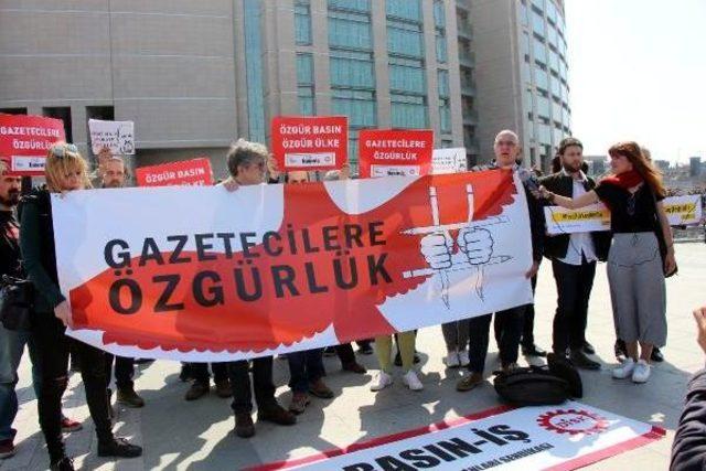 Adliye &Ouml;n&uuml;nde Tutuklu Gazeteciler I&ccedil;in &Ouml;zg&uuml;rl&uuml;k Eylemi 2