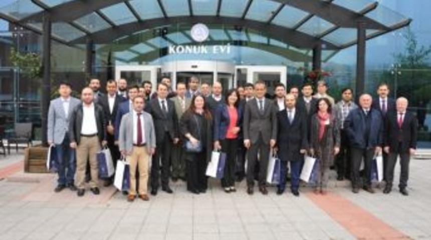 Rekt&ouml;r &Ouml;zer, Uluslararası &Ouml;ğretim Elemanlarıyla Kahvaltıda Bir Araya Geldi