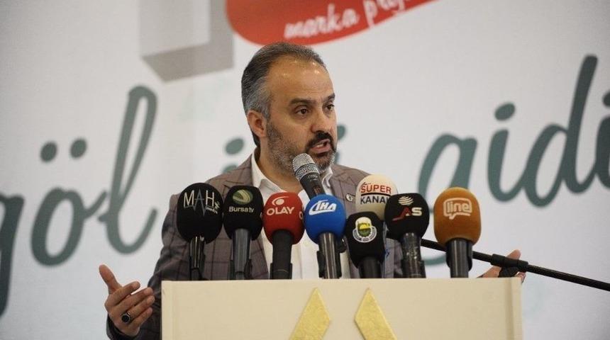 Alinur Aktaş B&uuml;y&uuml;kşehir&rsquo;e G&ouml;z Kırptı