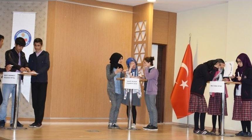 Gen&ccedil;&rsquo;te Liseler Arası Bilgi Yarışması