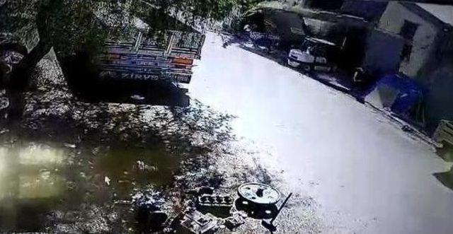 Atölyede Forkliftin Çarptığı Duvar Yıkıldı: 1 Ölü 3