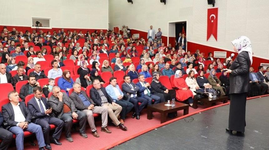 &lsquo;ailede &Ouml;fke Kontrol&uuml;&rsquo; Konulu Konferansa Yoğun İlgi