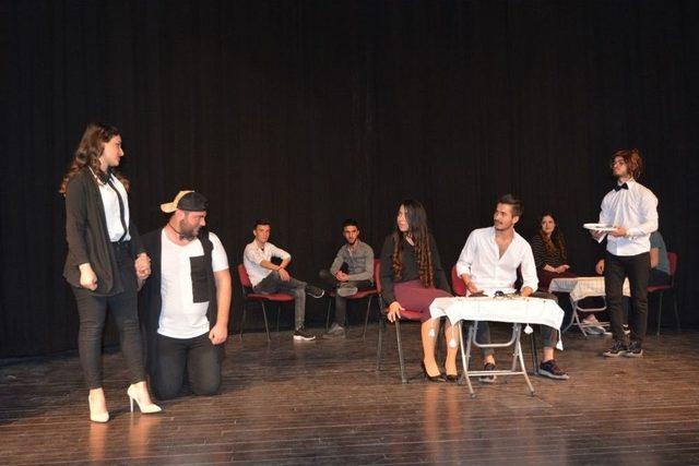 D&uuml;zce &Uuml;niversitesinde Kahkaha Tufanı Yaşandı 1