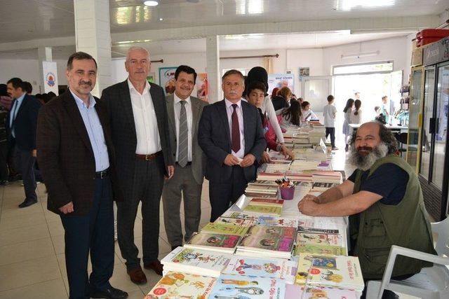 Ala&ccedil;am 1. Kitap Fuarı A&ccedil;ıldı 1