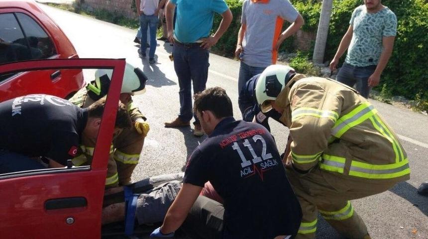 Sıkışan S&uuml;r&uuml;c&uuml;y&uuml; İtfaiye Kurtardı