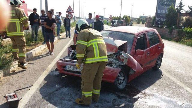 Sıkışan Sürücüyü İtfaiye Kurtardı