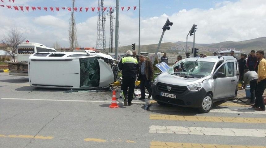 Van&rsquo;da Trafik Kazası; 2 Yaralı