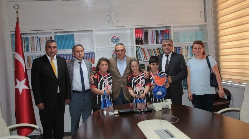 Kaymakam Şimşek, &Ouml;zel Sporcuları Kutladı