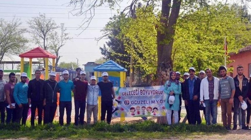 Oğuzeli Meslek Y&uuml;ksekokulu &Ouml;ğrencileri, K&ouml;y Okuluna Hayat Verdi