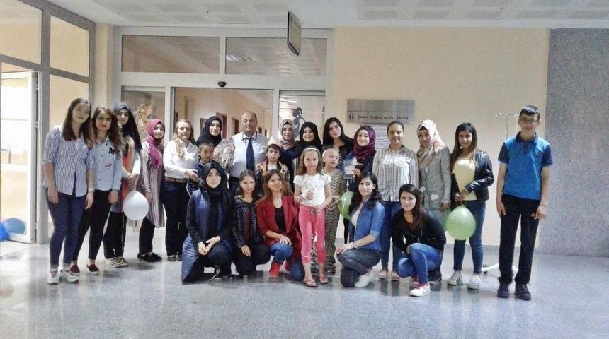 Hasta &Ccedil;ocuklara Moral Verdiler